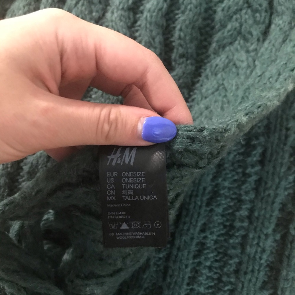 H&M scarf 🧣 - Picture 3 of 3